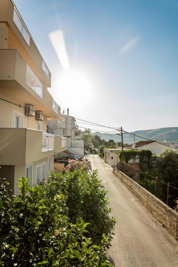 Apartment With Terrace And Sea View - Lucic Trogir Exterior photo
