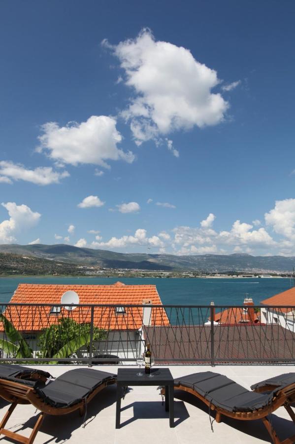 Apartment With Terrace And Sea View - Lucic Trogir Exterior photo