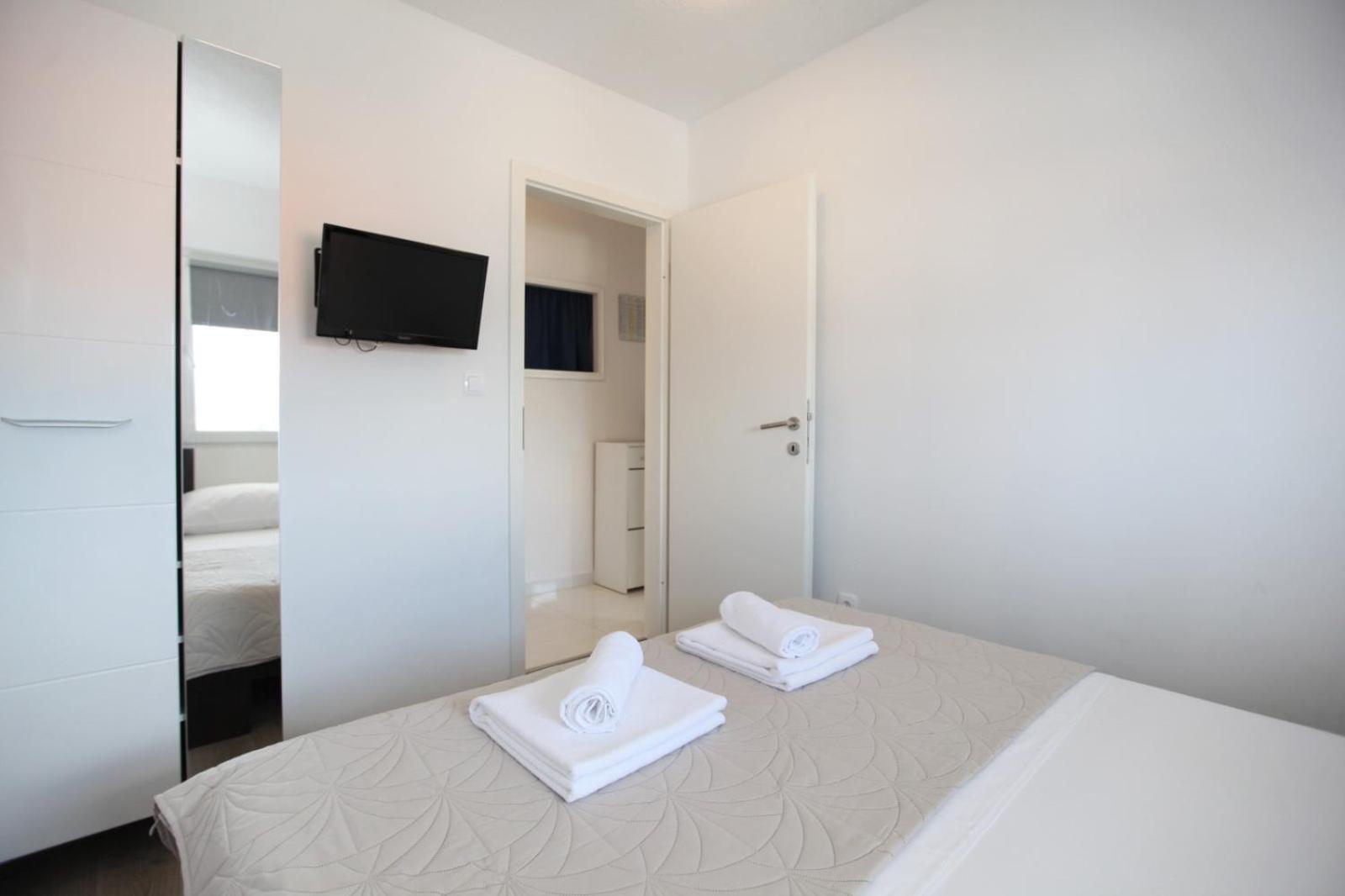 Apartment With Terrace And Sea View - Lucic Trogir Exterior photo
