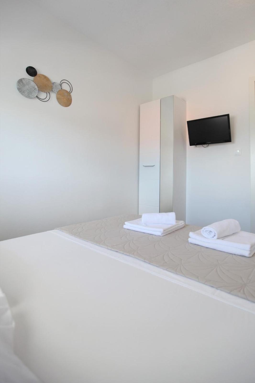 Apartment With Terrace And Sea View - Lucic Trogir Exterior photo