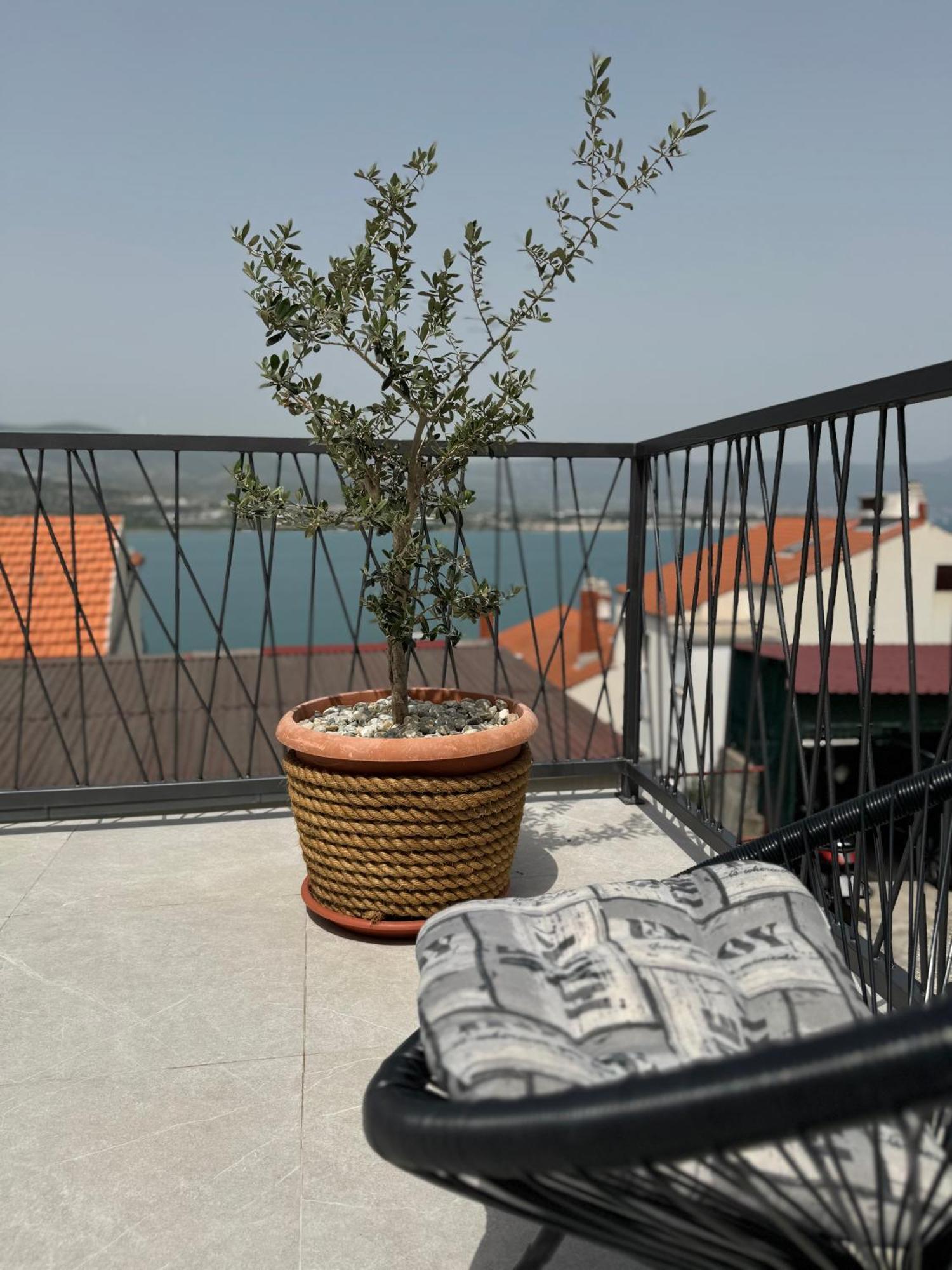 Apartment With Terrace And Sea View - Lucic Trogir Exterior photo